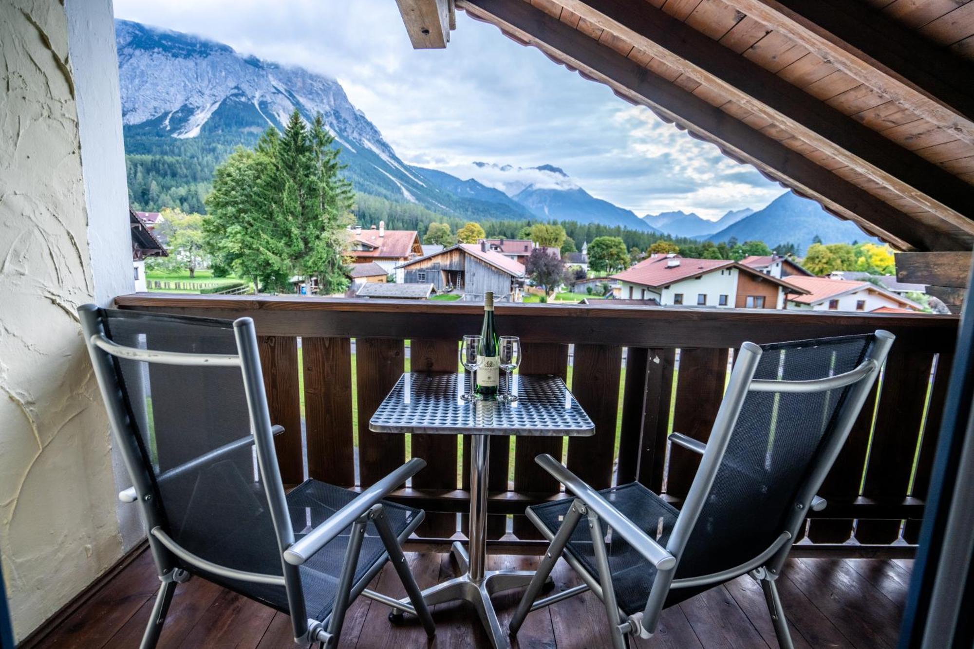 Tiroler Alpblick Appartements Ehrwald Bagian luar foto